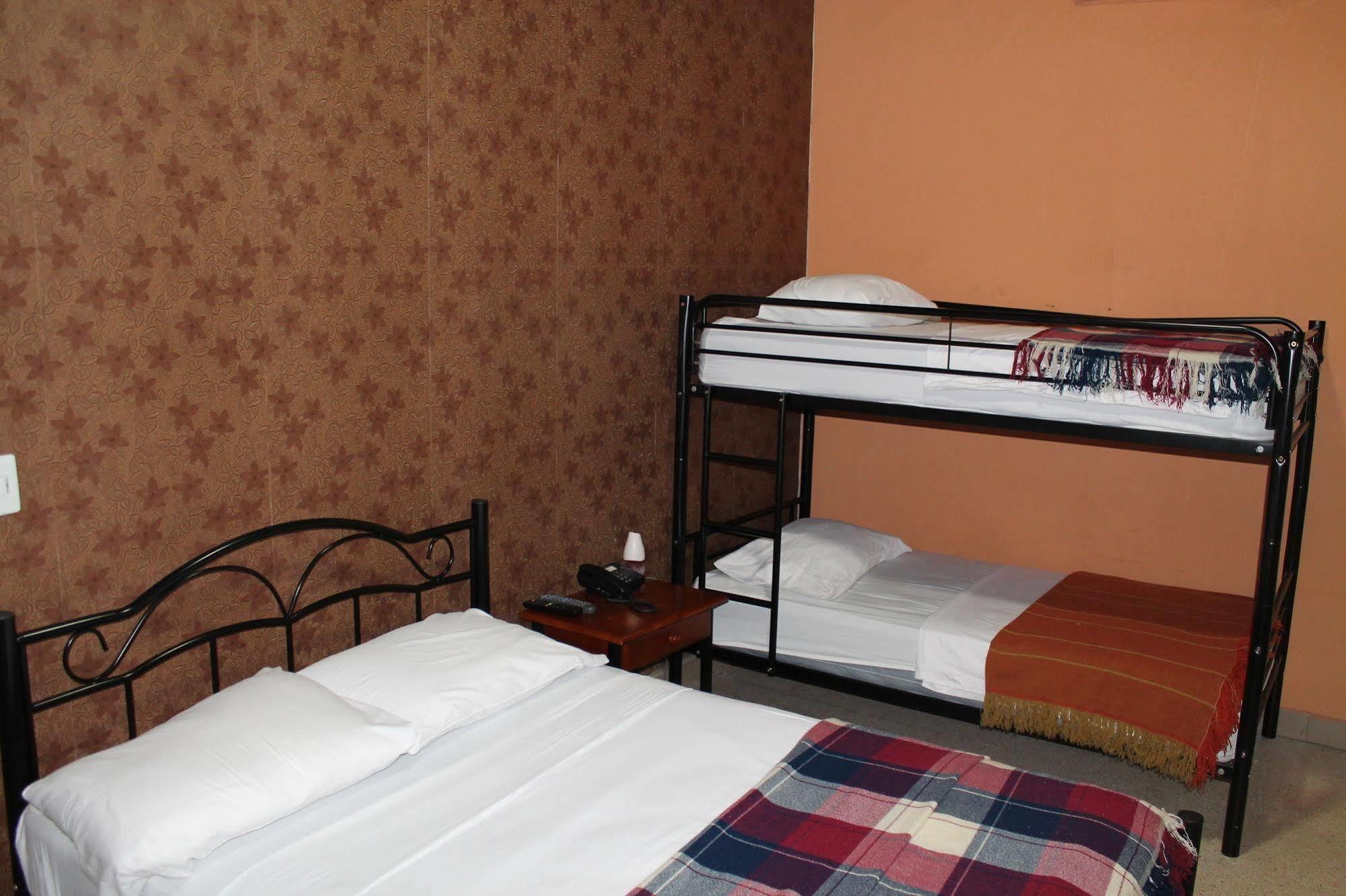 Cocos Hostel *
